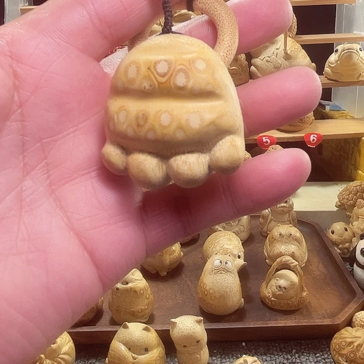 汪***）竹竹根雕猫爪手把件