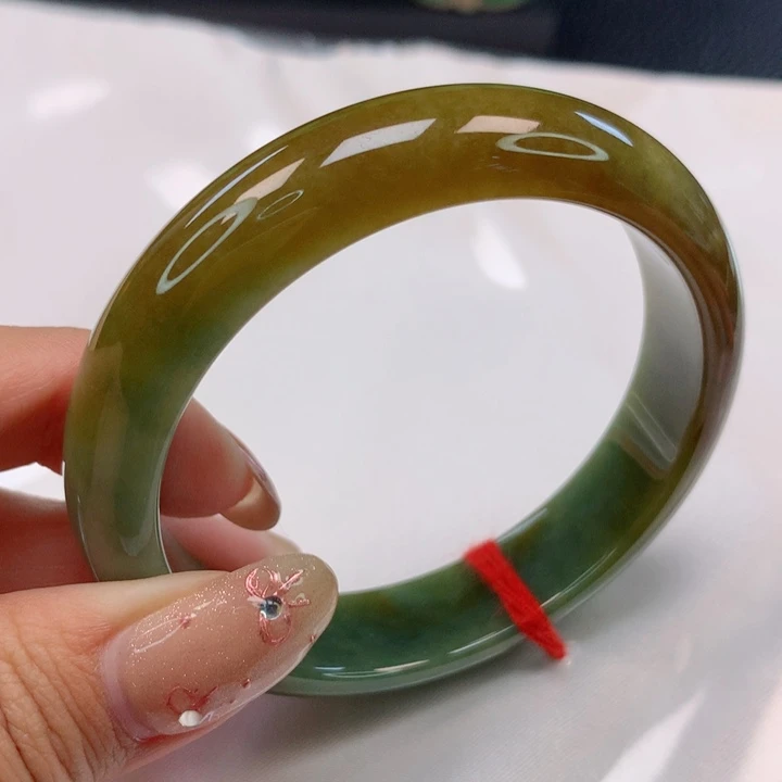 翡翠手镯未镶嵌53圈