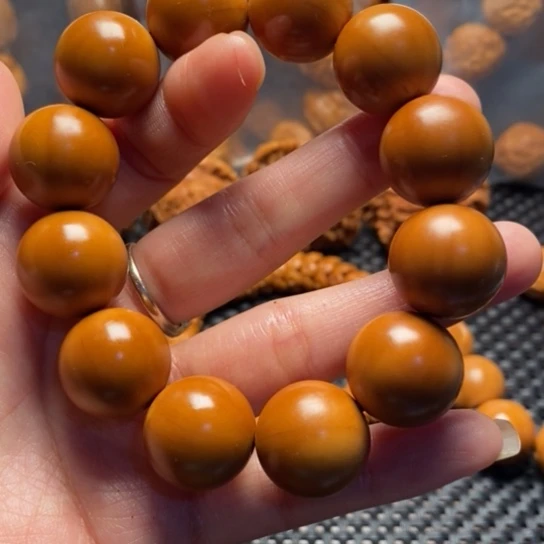 橄榄核吊坠1.9左右光珠