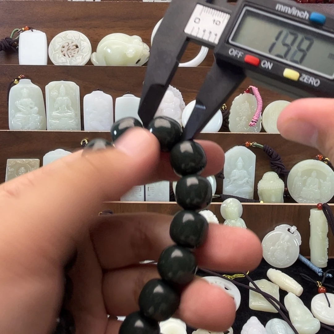 和田玉未镶嵌颈饰手串