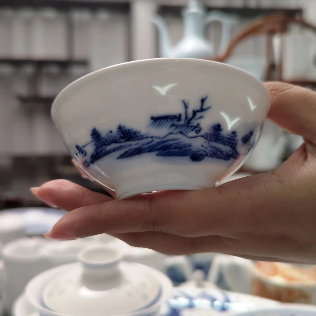 瓷手绘山光水色茶托一个