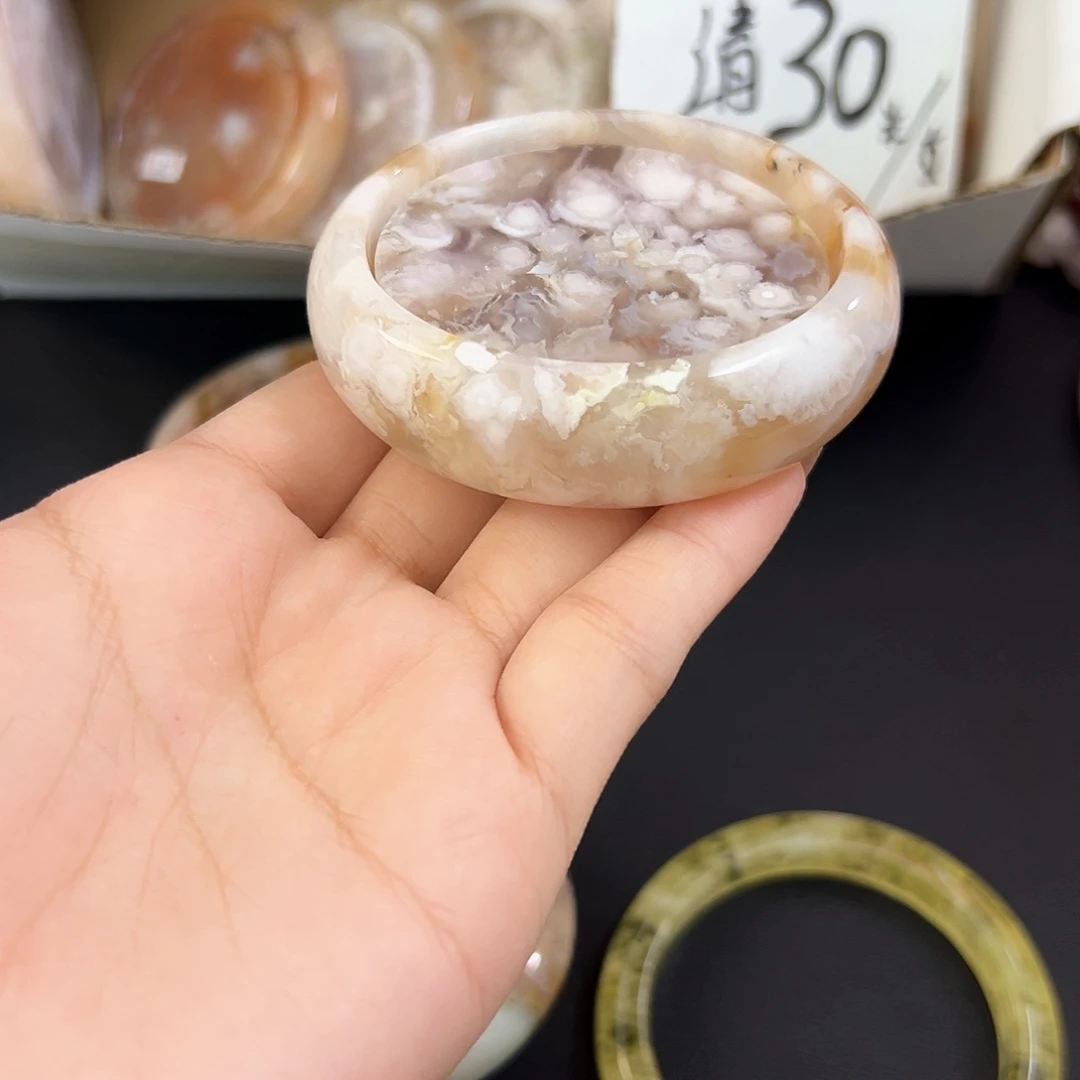 玛瑙/玉髓未镶嵌手镯55.56
