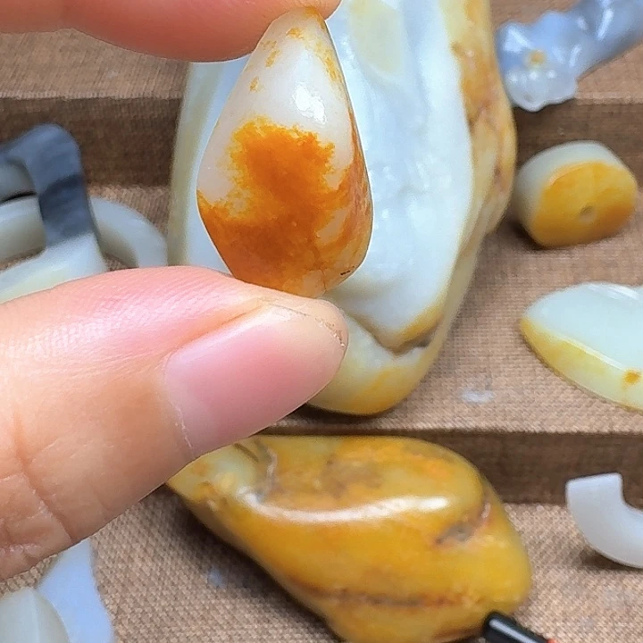 和田玉未镶嵌挂件