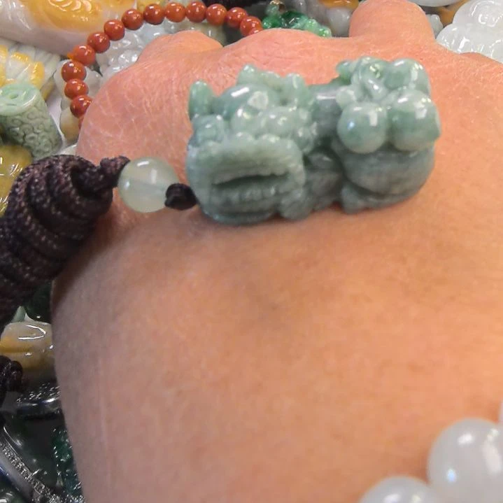 翡翠颈饰未镶嵌貔貅吊坠