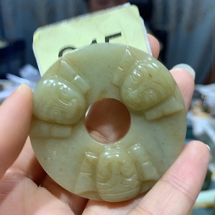 山***号和田玉未镶嵌颈饰