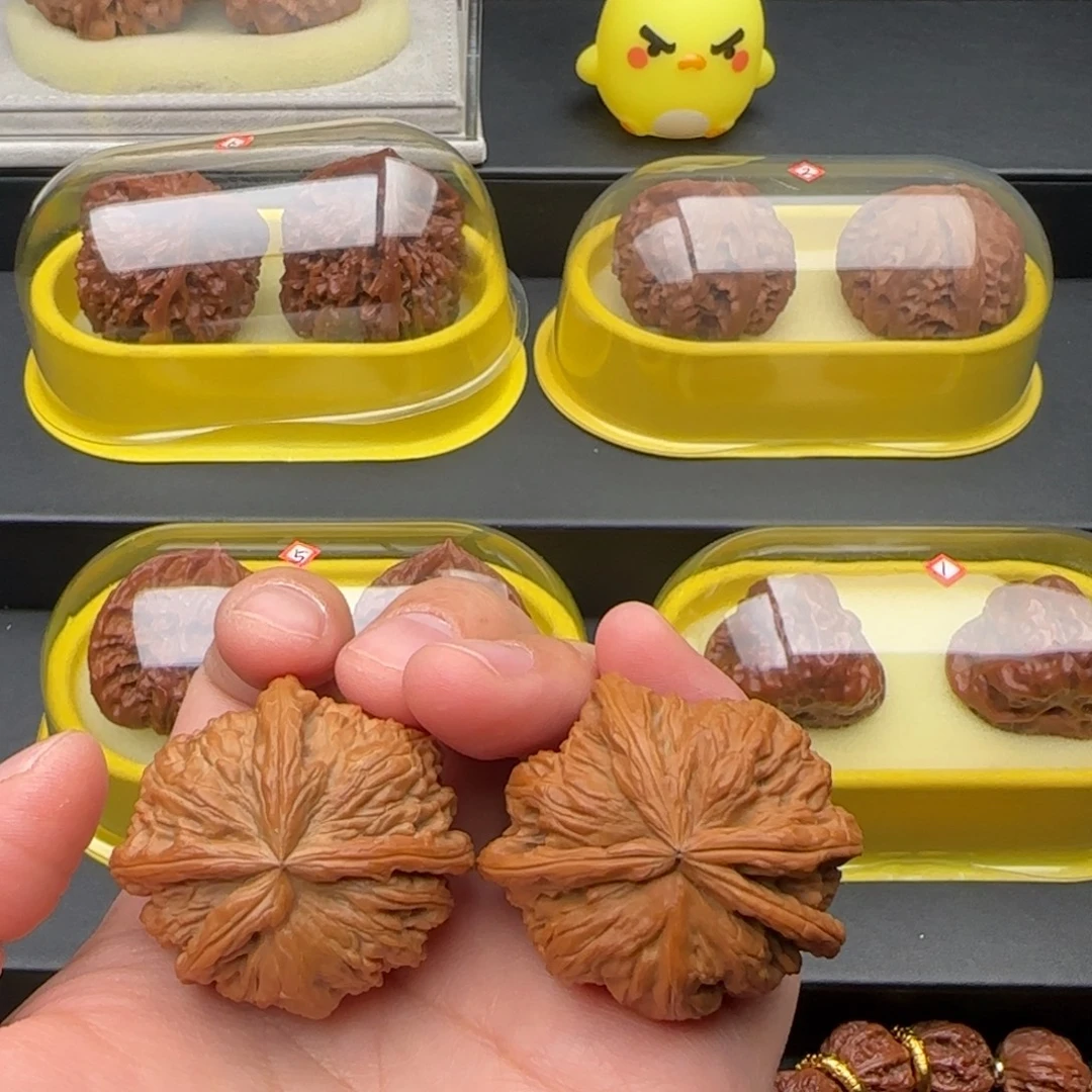 文玩核桃把件白狮子四棱挂角全品40