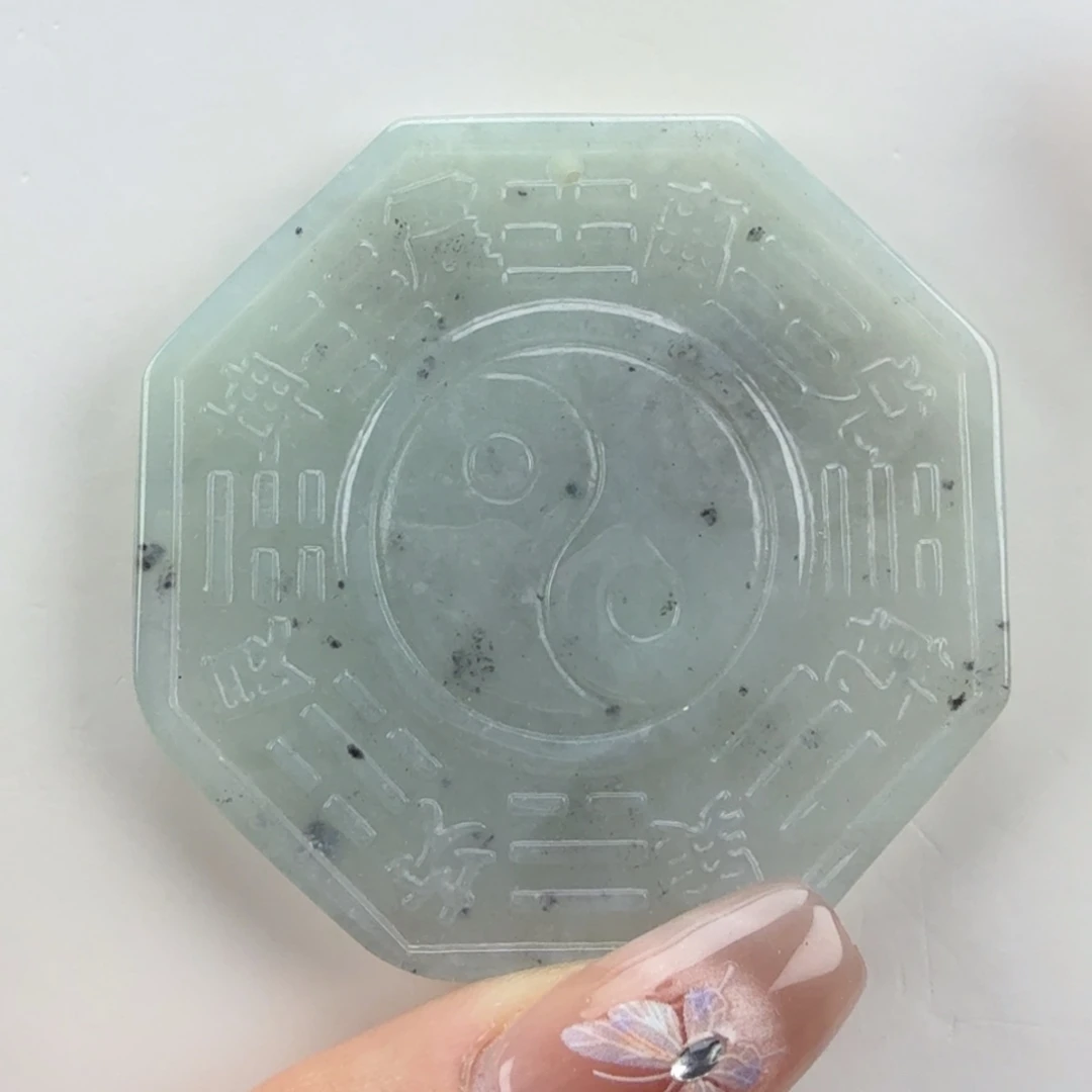 翡翠挂件未镶嵌翡翠