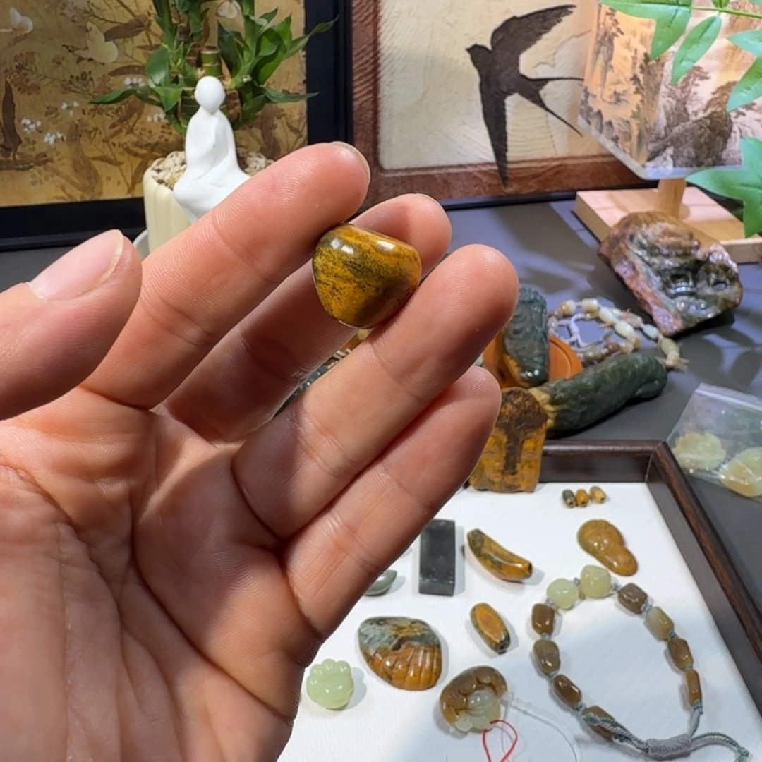 迦***店岫岩河磨玉（透闪石质玉）未镶嵌颈饰