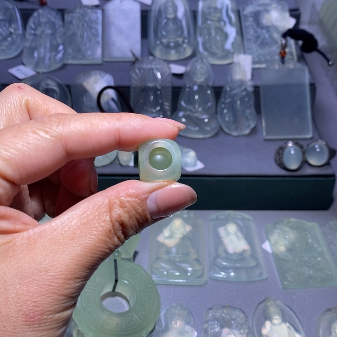 半***诗岫玉未镶嵌颈饰路路通