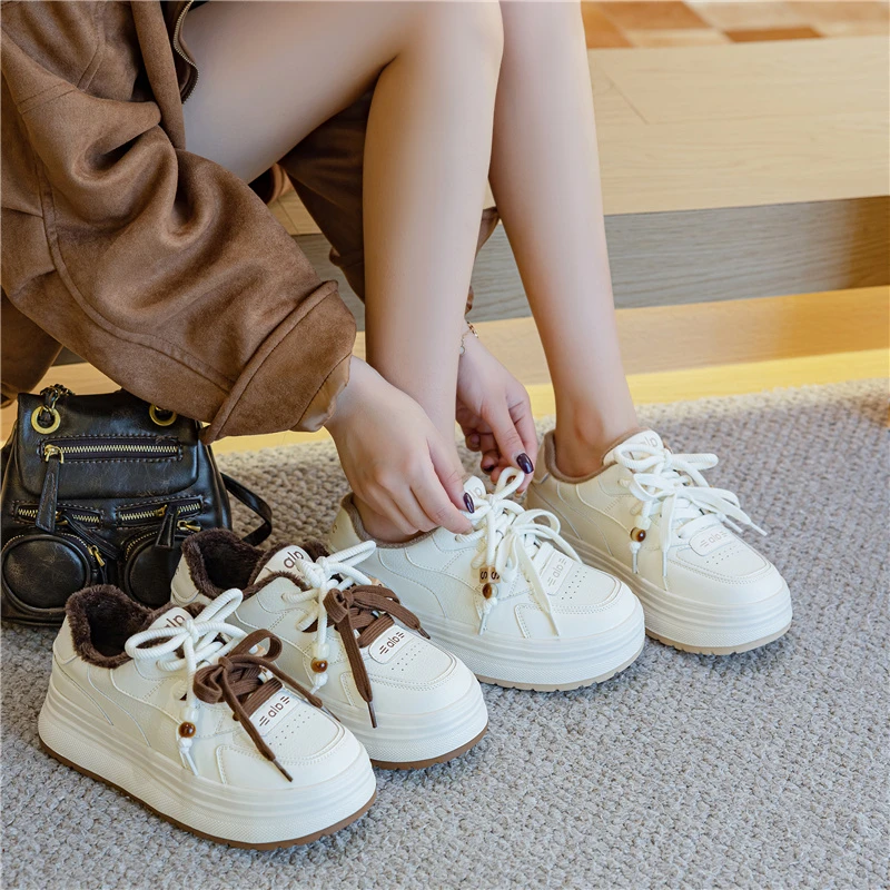 Y9626 厚底面包鞋冬季加绒女鞋蝴蝶结珍珠板鞋休闲大码运动鞋女