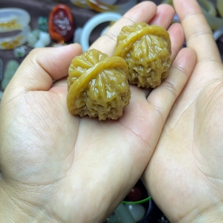 石英质玉（黄龙玉）未镶嵌核桃小*