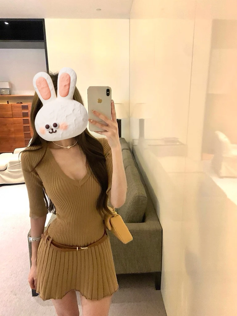 夏季新款法式气质小众温柔风纯欲针织连衣裙显瘦修身短裙女