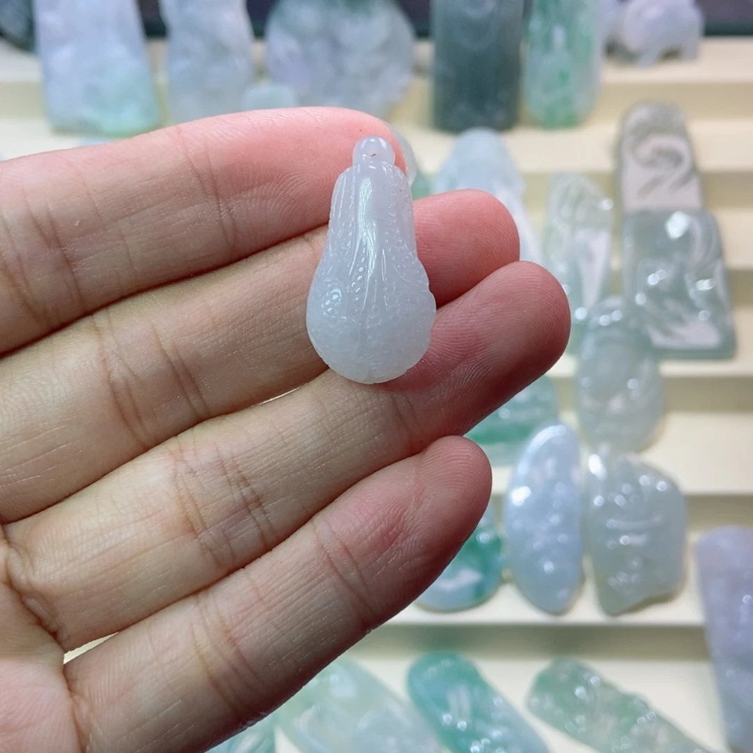 翡翠未镶嵌颈饰白菜