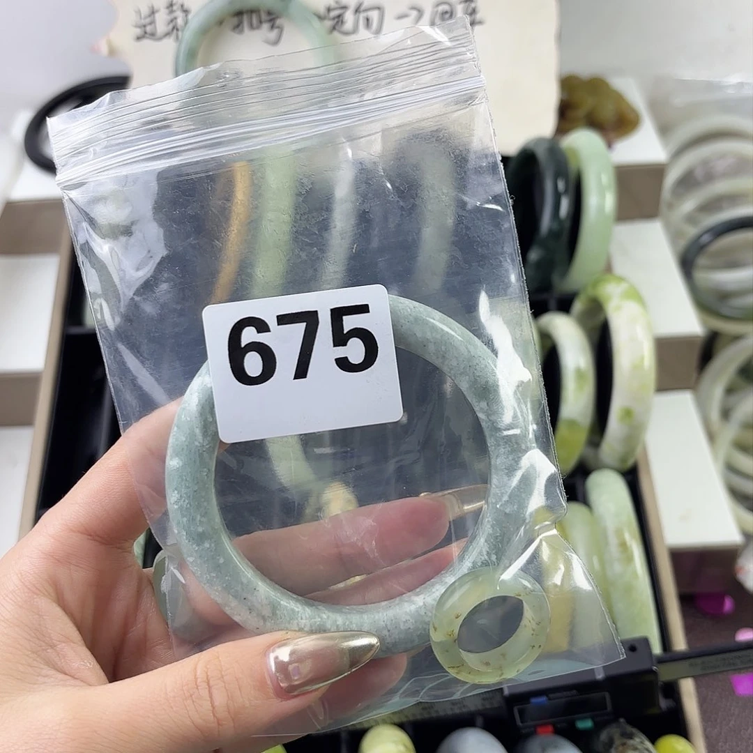 蛇纹石玉手镯未镶嵌不***.