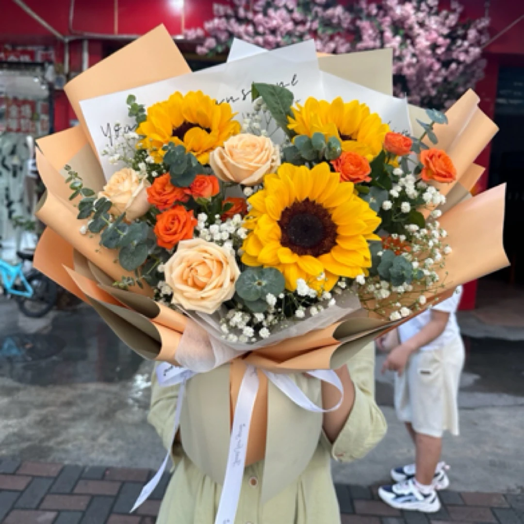 【友谊长存】3朵向日葵3朵香槟玫瑰混搭花束送朋友送长辈