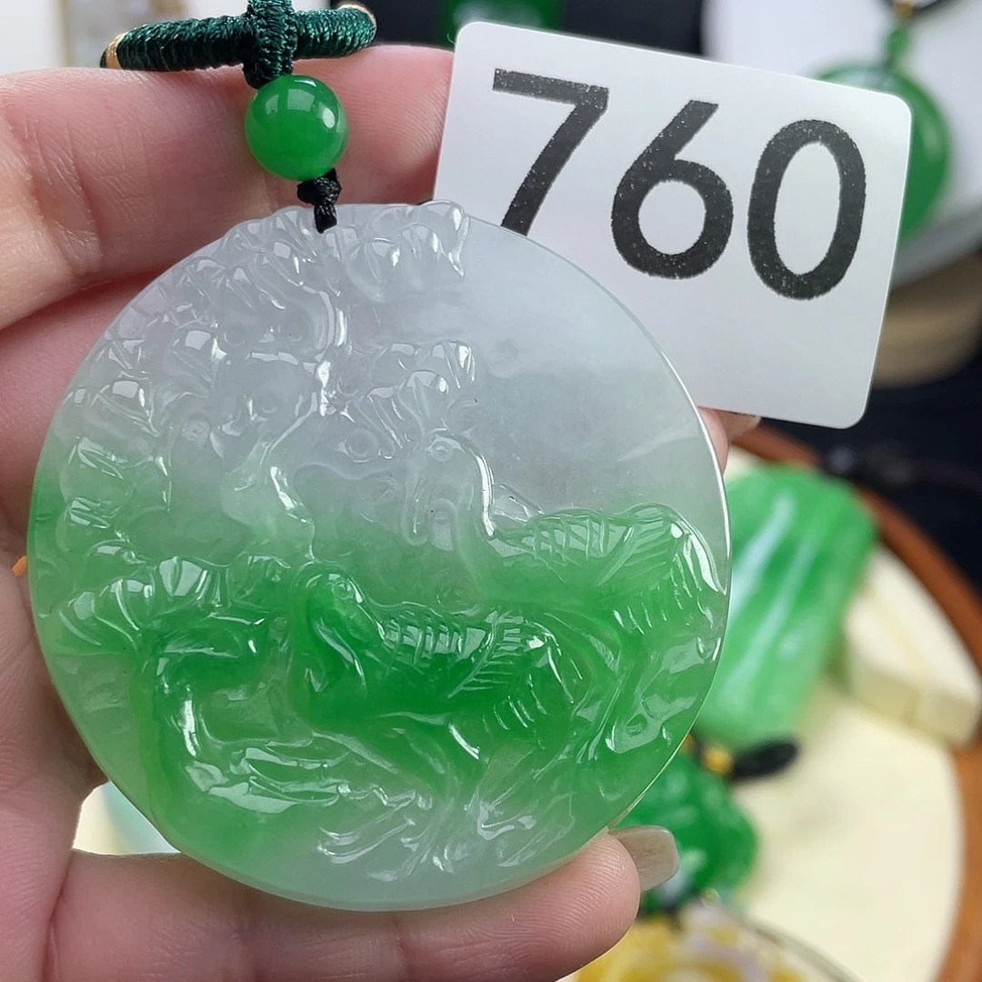 翡翠未镶嵌吊坠(赠链)