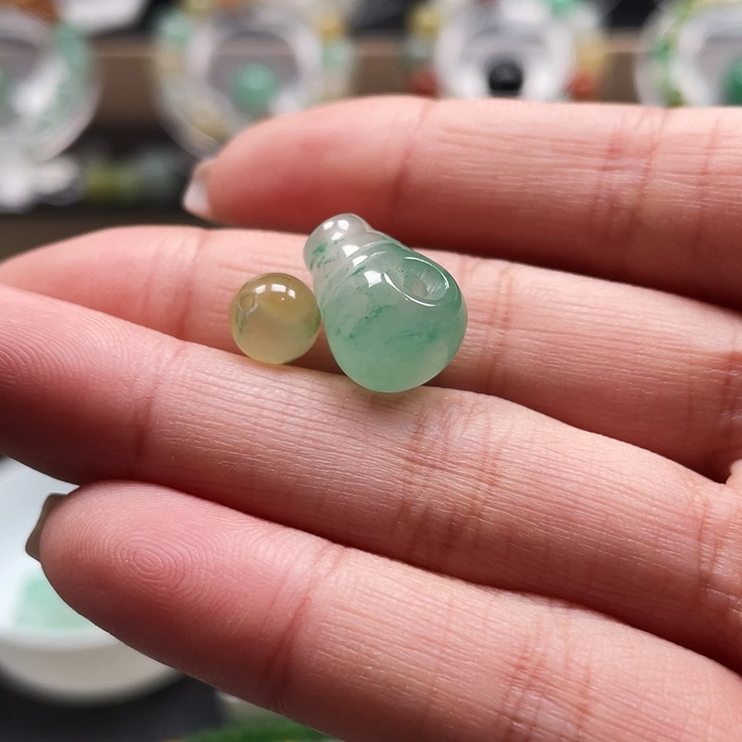 青***姐石英质玉未镶嵌手链