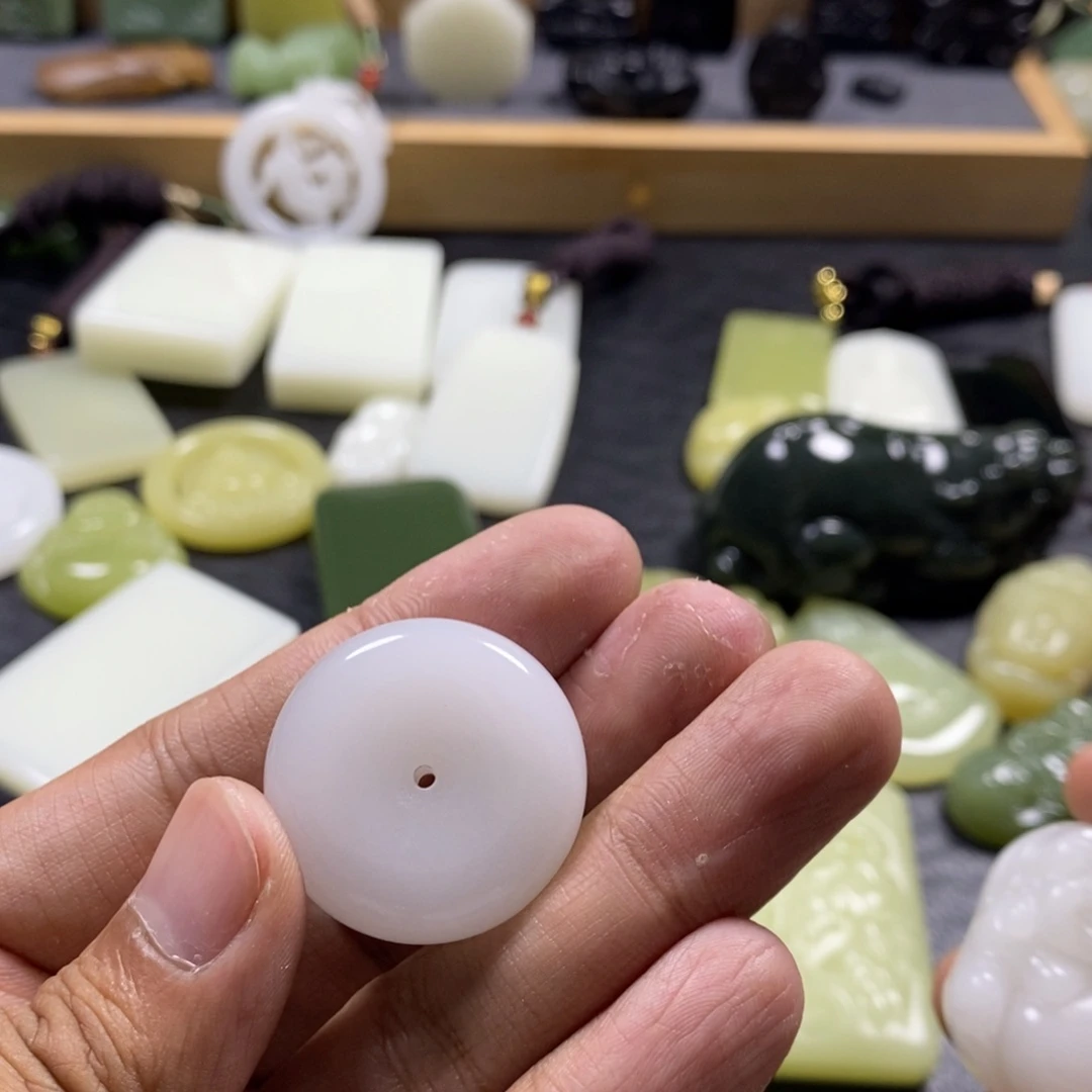 和田玉（青白玉）未镶嵌吊坠(赠链)