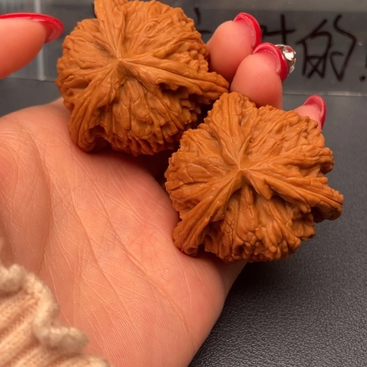 以***草文玩核桃吊坠白狮子