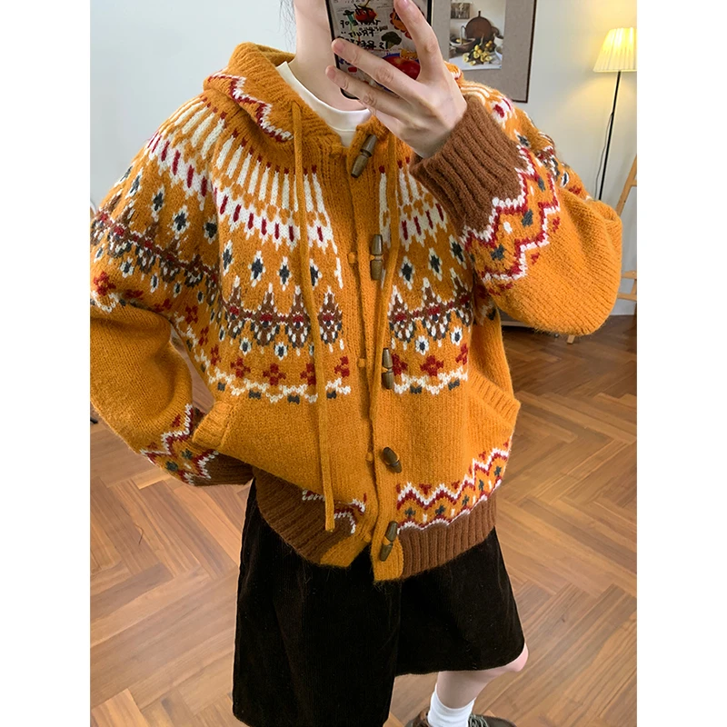 大码女装胖MM复古费尔岛提花连帽毛衣外套秋季宽松牛角扣针织开衫