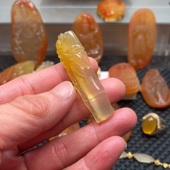 石英质玉颈饰未镶嵌S****冽