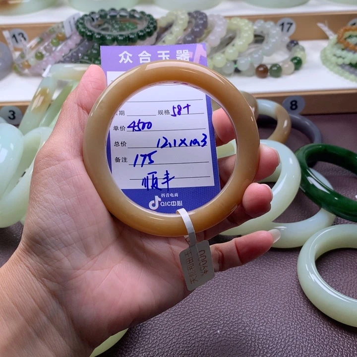 ****.和田玉未镶嵌手镯