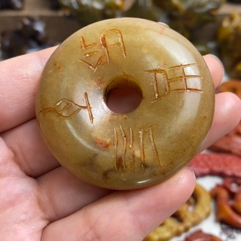 未镶嵌蛇纹石玉颈饰18