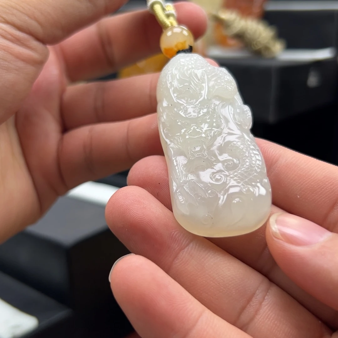 未镶嵌石英质玉（黄龙玉）黄龙玉