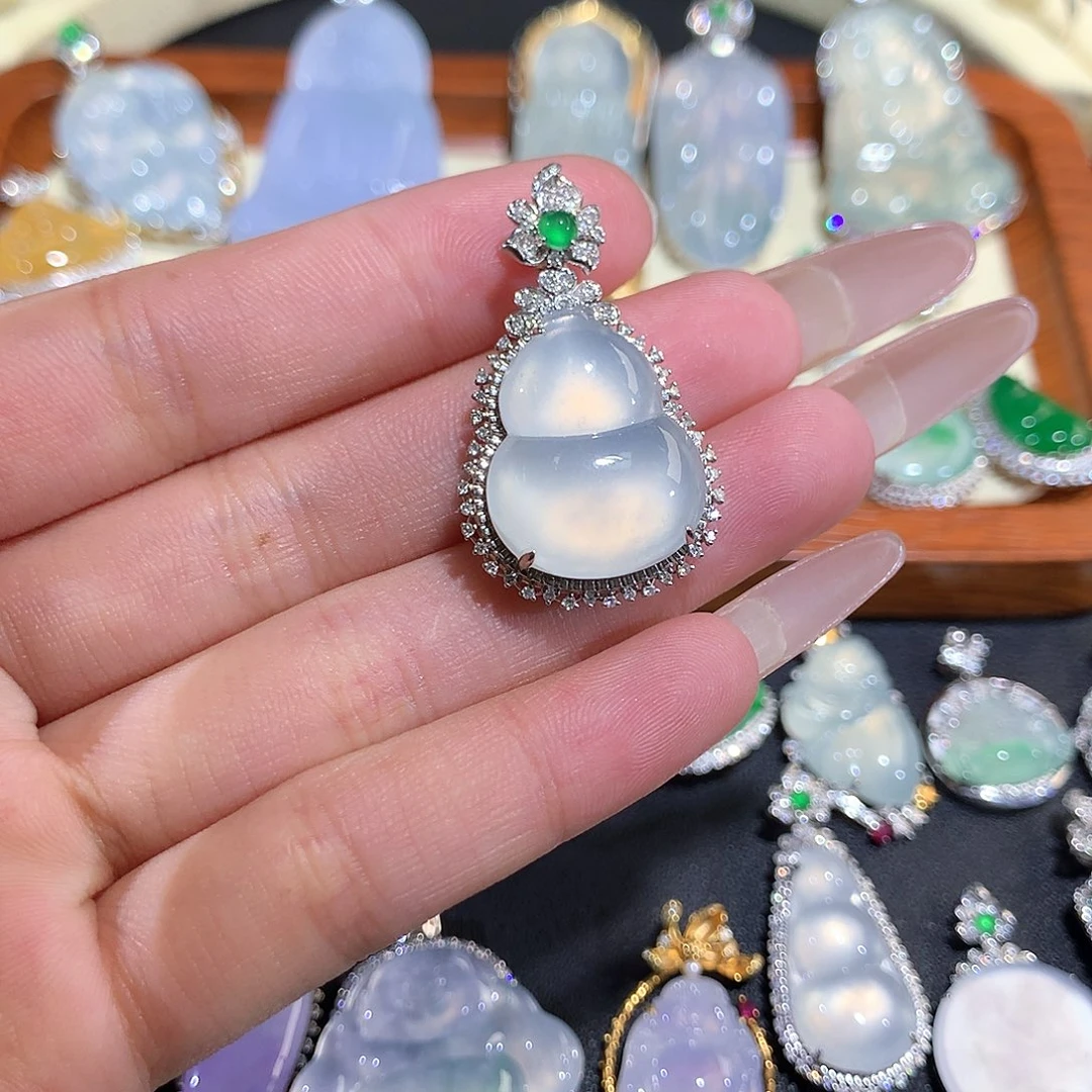 翡翠18K金镶嵌颈饰高冰大胖葫芦