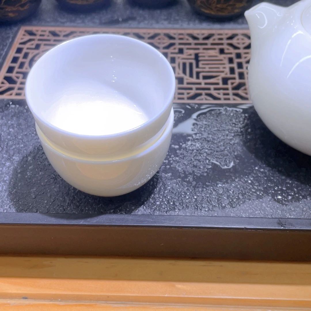 紫砂杯子杯子。