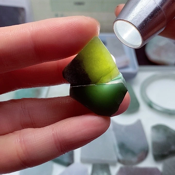 翡翠颈饰未镶嵌缅甸翡翠A货边角