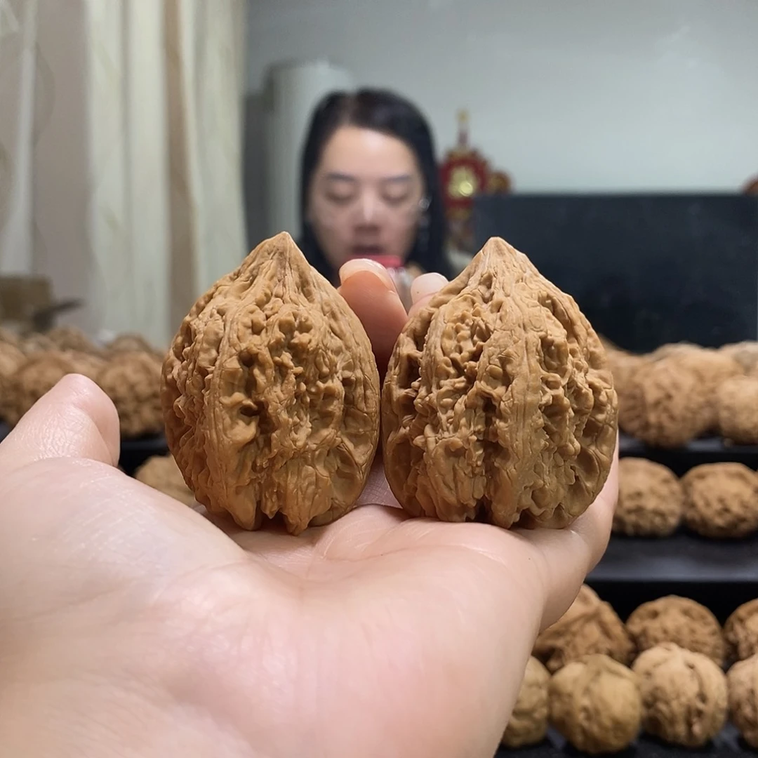 把件文玩核桃41大沽石尖有伤54.5克