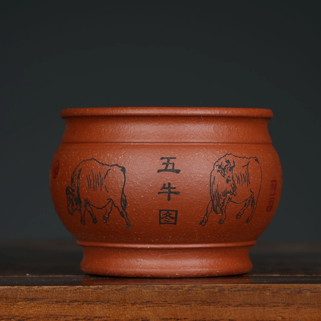宜兴原矿降坡泥刻绘五牛图紫砂手工主人杯容量120CC