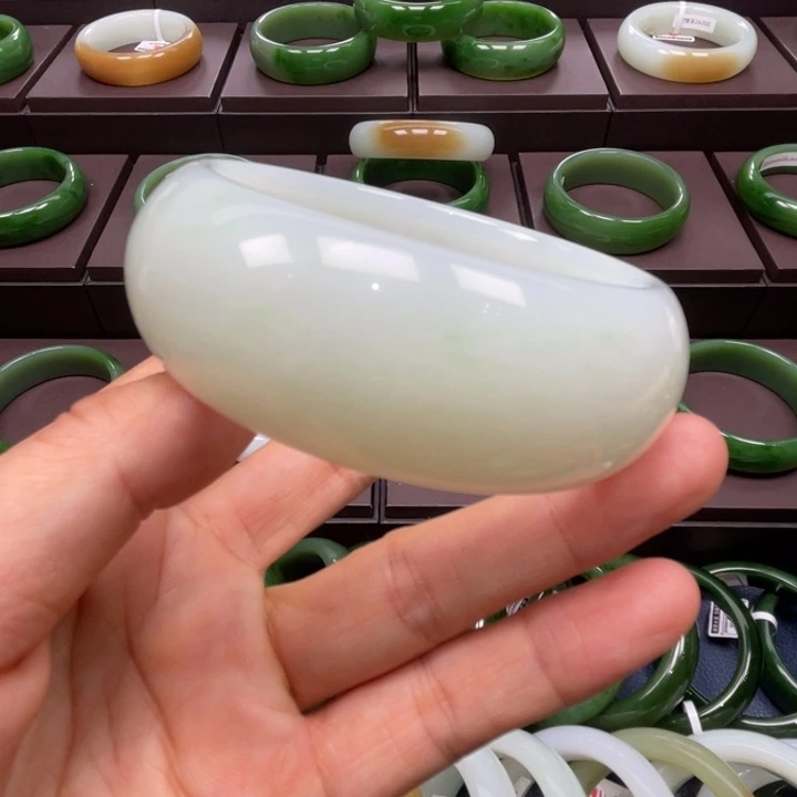 和田玉未镶嵌手镯