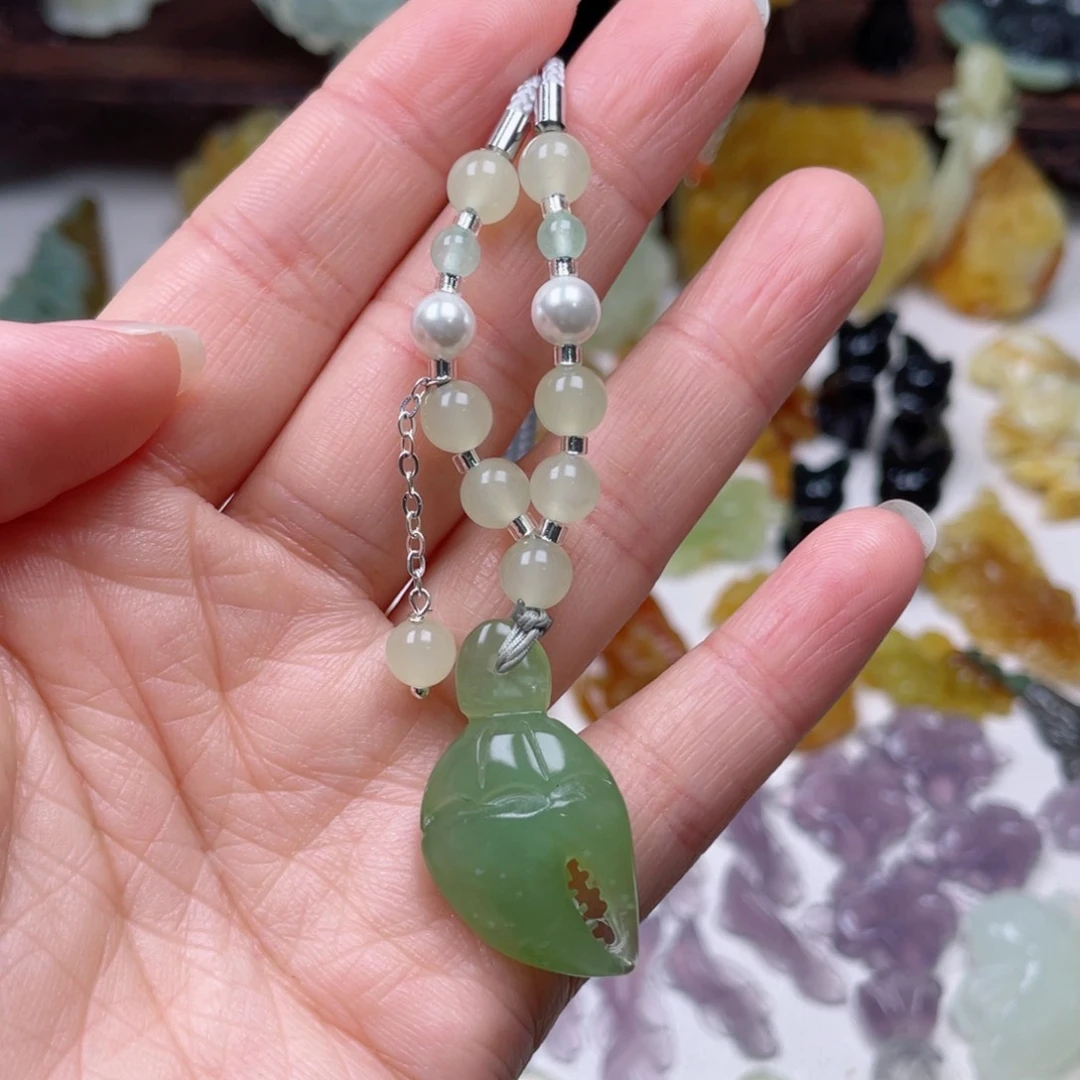 蛇纹石玉颈饰未镶嵌