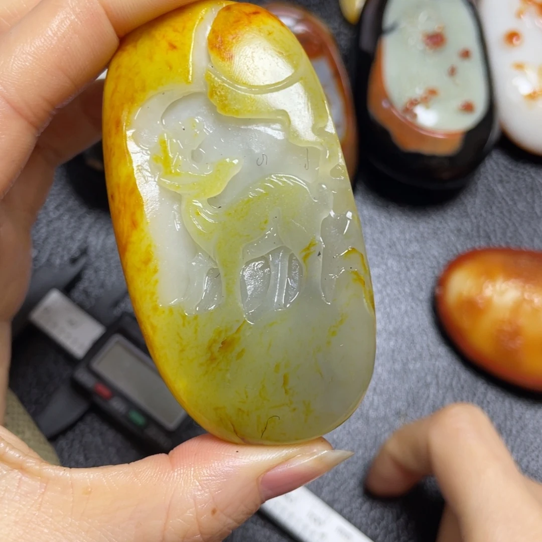 和田玉未镶嵌颈饰