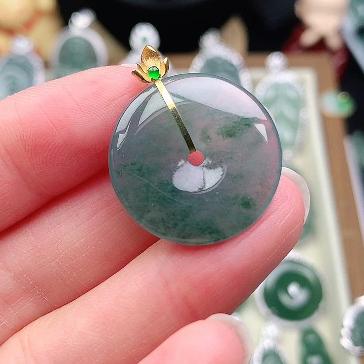 颈饰18K金镶嵌翡翠吊坠