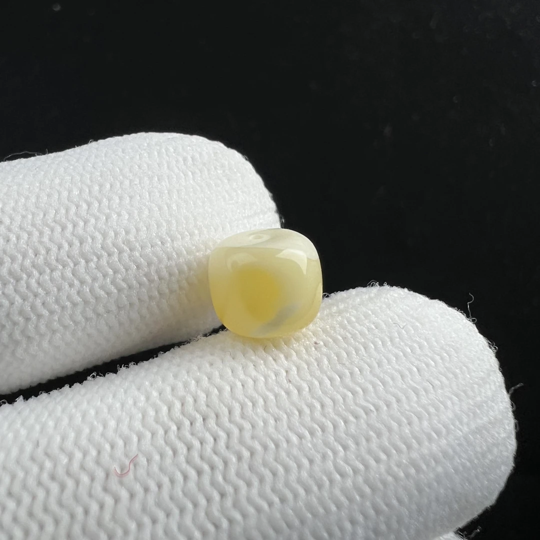 M6384天然原矿俄料蜜蜡 白蜡妖花墩子 8*7mm支持复检