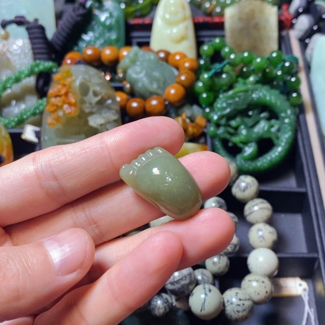 岫岩老玉（透闪石质玉）未镶嵌颈饰