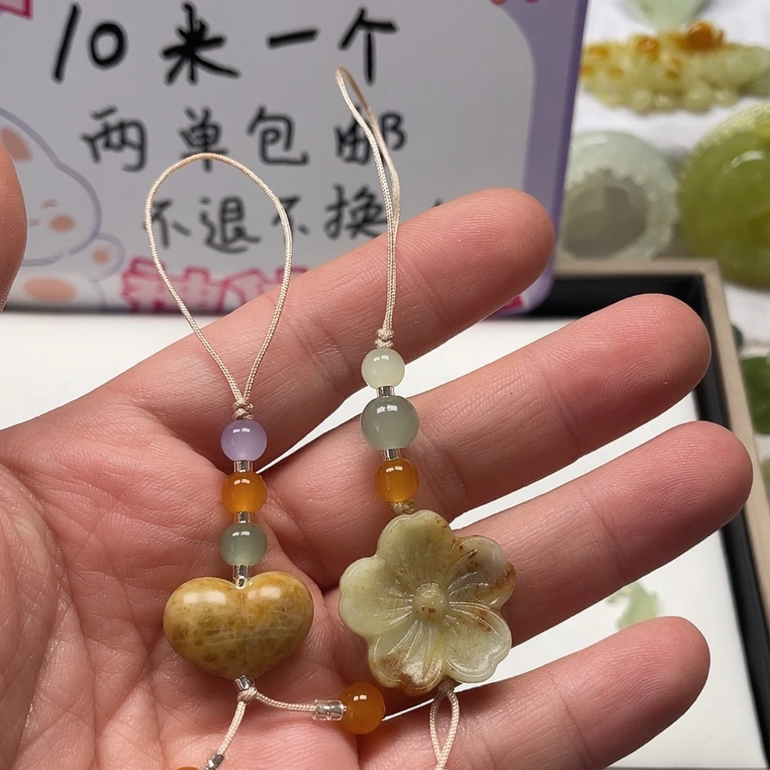妞***妞蛇纹石玉未镶嵌颈饰