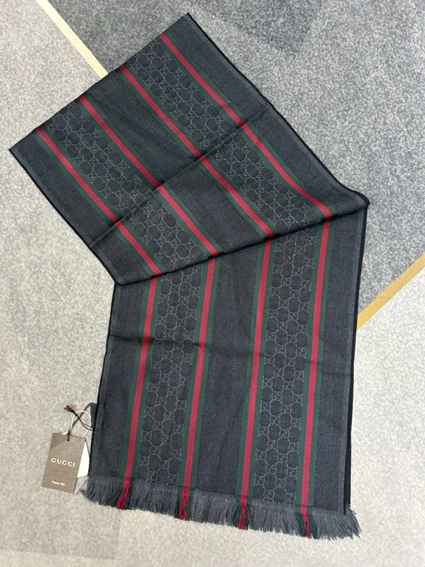 99新 GUCCI/古驰 古驰黑灰色围巾99新
