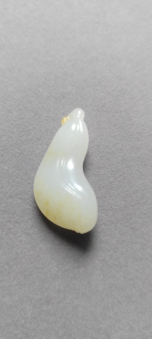 新疆和田玉籽料玉兰花