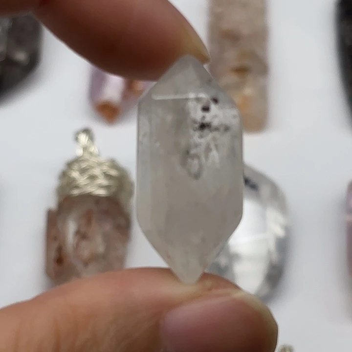 水晶未镶嵌颈饰闪灵钻