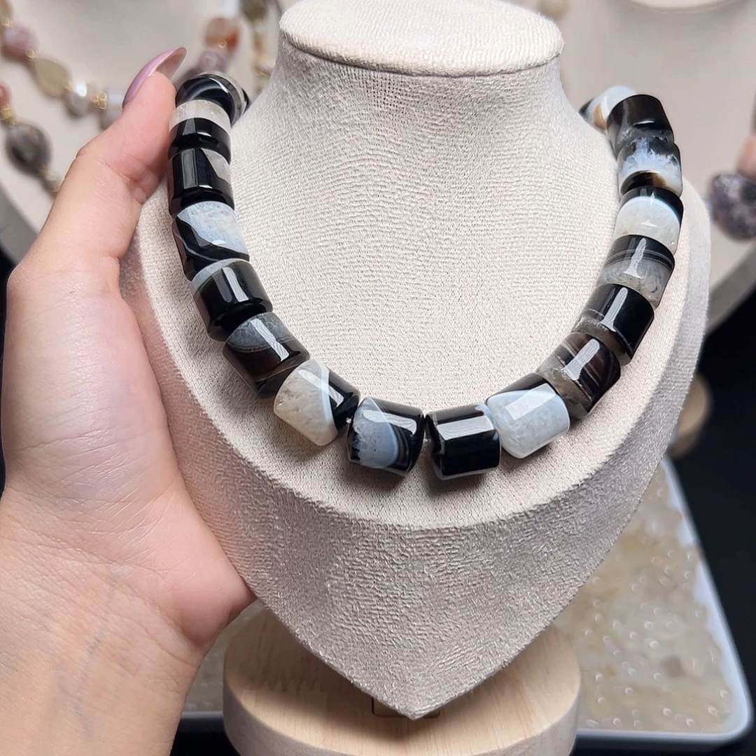 玛瑙/玉髓合金珠宝半成品w634 13*14m 黑白无常玛瑙桶珠一条