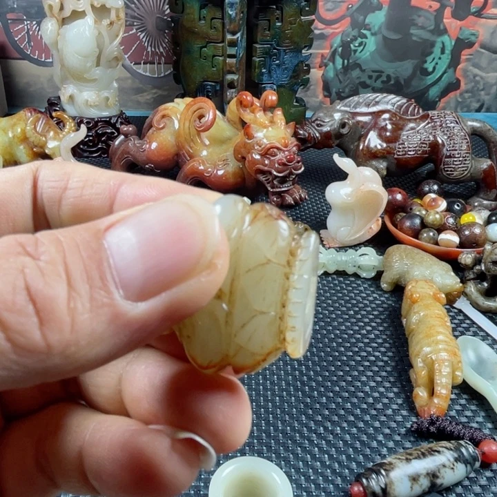 和田玉颈饰未镶嵌言**致