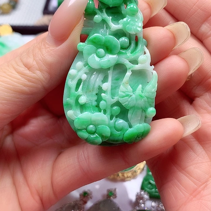翡翠未镶嵌颈饰翡翠