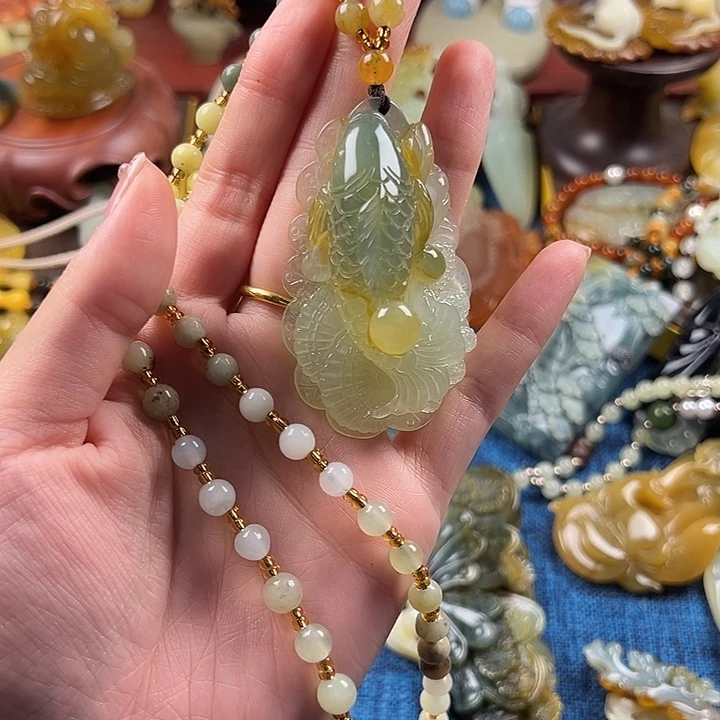 清***月蛇纹石玉合金颈饰