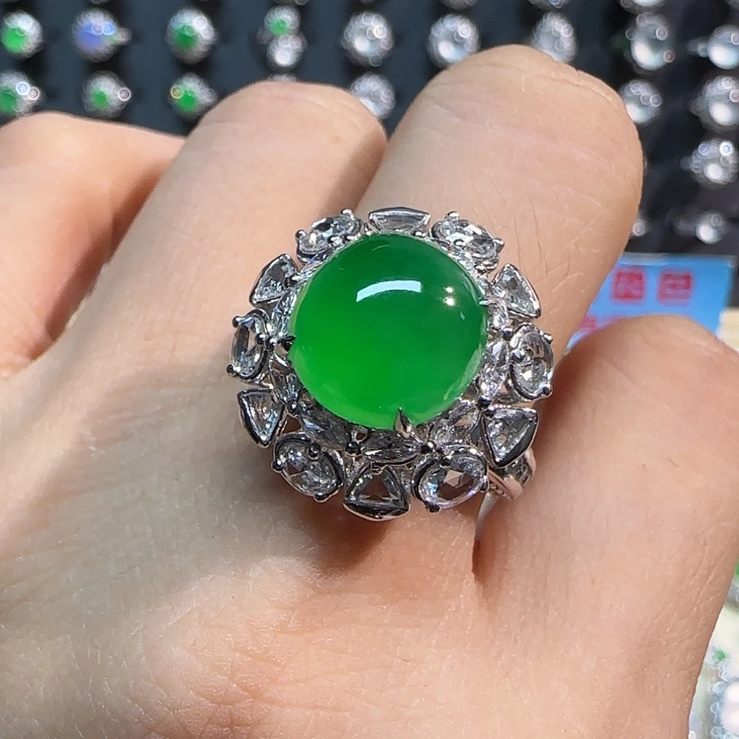 翡翠18K金镶嵌戒指蛋面