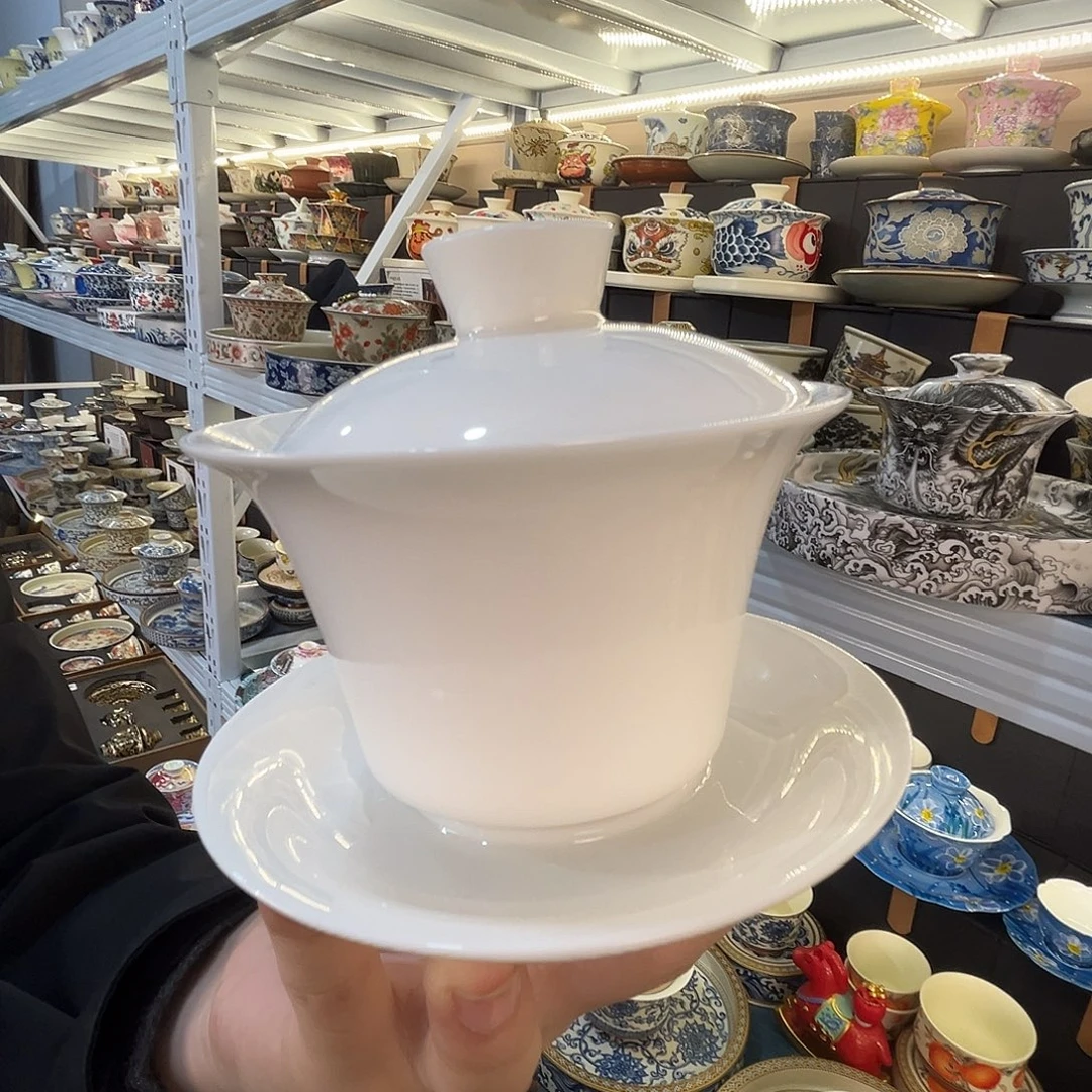 这些盖碗很漂亮！！！