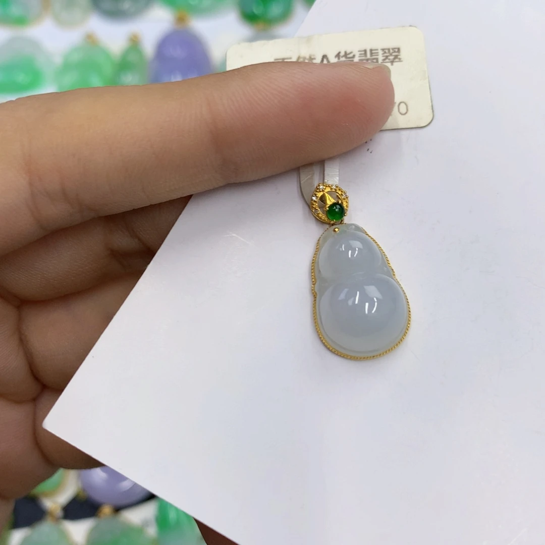 翡翠18K金镶嵌颈饰翡翠